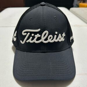 NWOT Titleist Golf Tour Performance Mesh Fitted Hat Black Size S/M